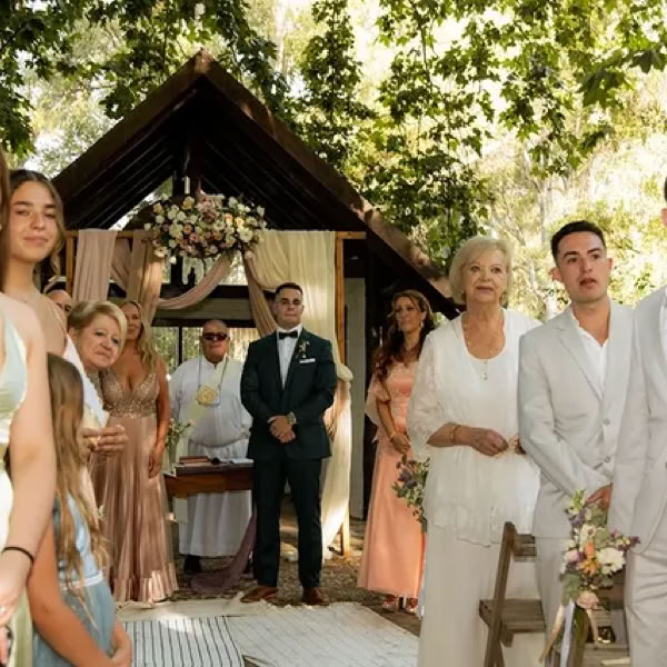 Esperando que venga la novia