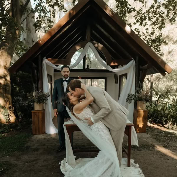 Novios al atardecer